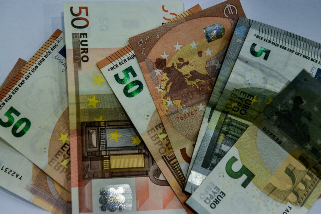 Δώρο Πάσχα 2026: Πότε καταβάλλεται και πώς θα το υπολογίσετε για κάθε εργαζόμενο
