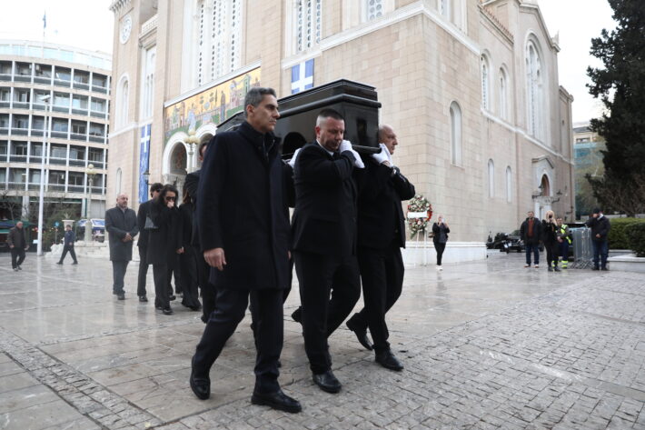Το τελευταίο χειροκρότημα για τη Μαρινέλλα: Σε λαϊκό προσκύνημα η σορός της