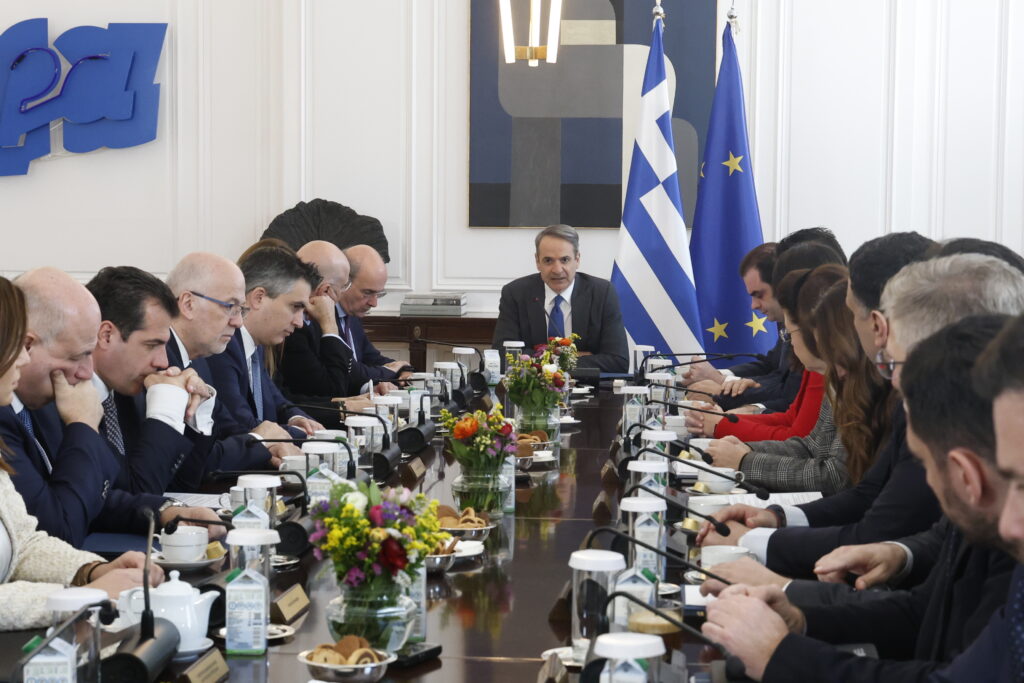 «Εξώστης»: Μονόδρομος πλέον οι εκλογές