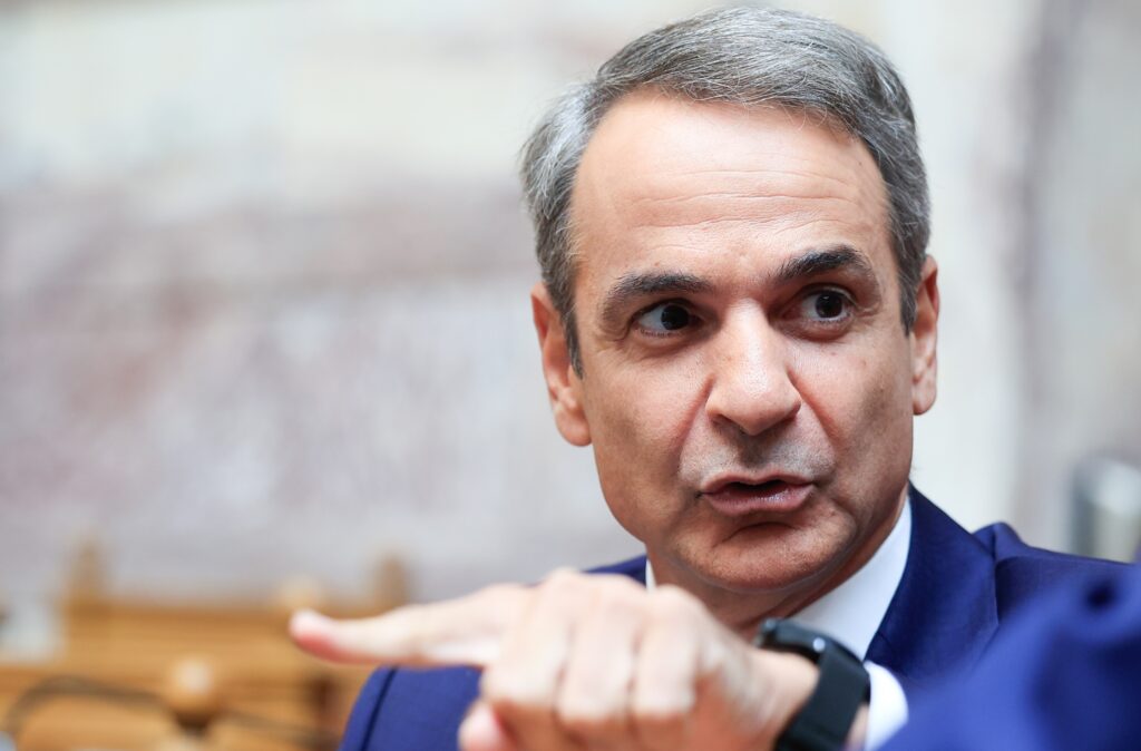 Με την πλάτη στον τοίχο η κυβέρνηση: Ο ανασχηματισμός ως πρώτο ανάχωμα - Η κοινοβουλευτική ισορροπία τρόμου