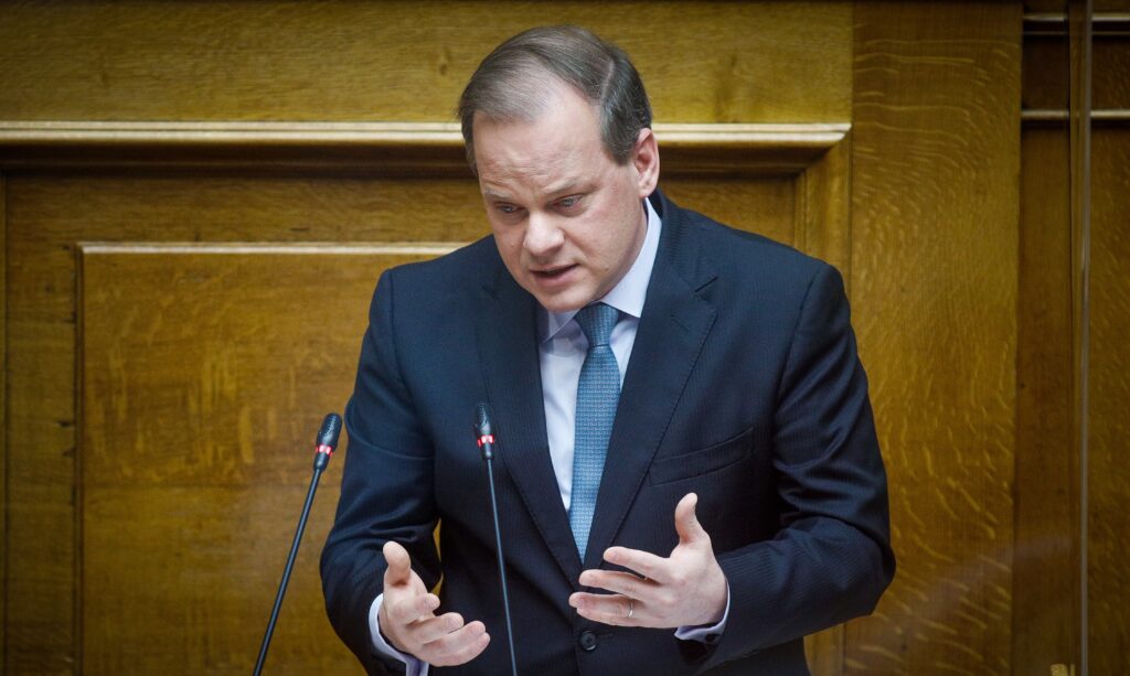 Τέλος και ο Καραμανλής