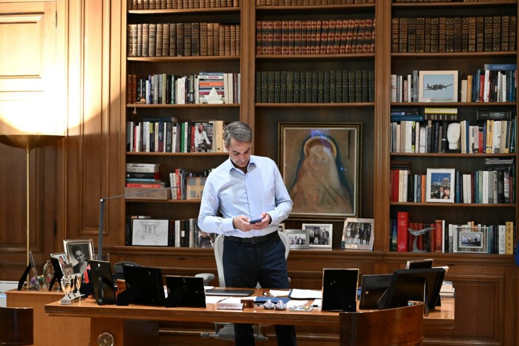 ΟΠΕΚΕΠΕ και ανασχηματισμός: Τα τρία μηνύματα Μητσοτάκη, η δύσκολη απόφαση και οι επιλογές Σχοινά, Τουρνά, Λαζαρίδη - Το παρασκήνιο "φωτιά"