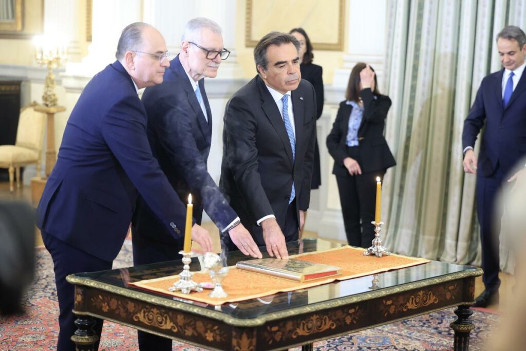 Ορκίστηκαν τα νέα μέλη της κυβέρνησης