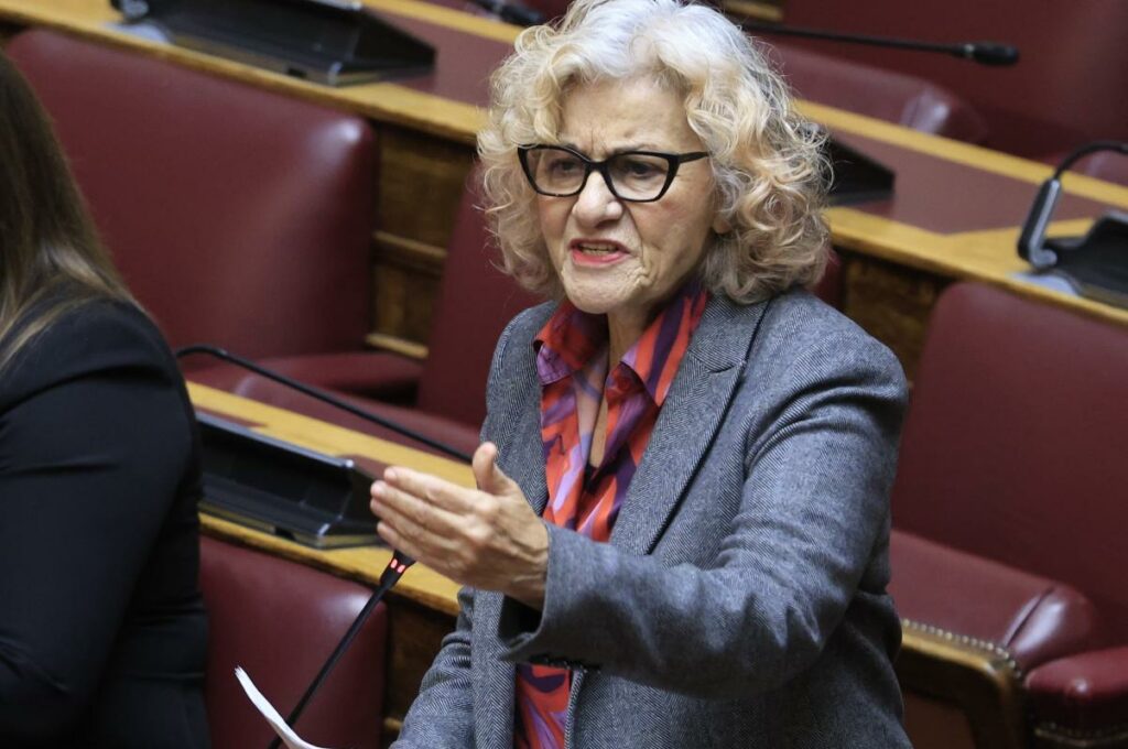 Βαρύ πένθος: Πέθανε αιφνιδίως ο γιος της Θεανώς Φωτίου σε ηλικία 48 ετών