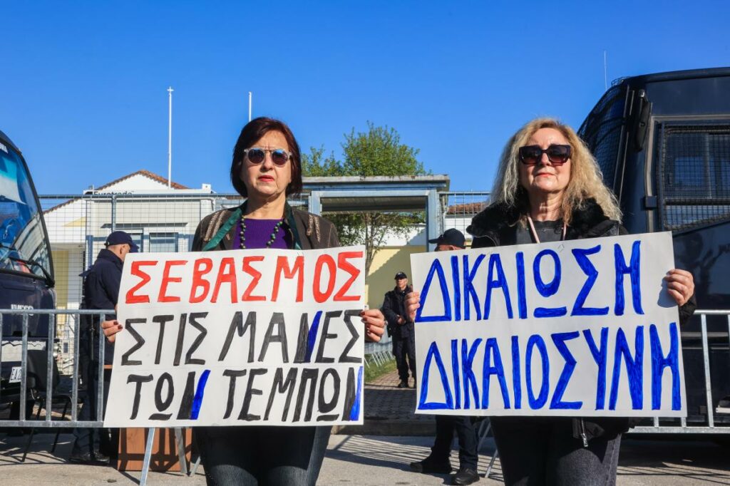 Δίκη για τα Τέμπη: Διεκόπη για τις 27 Απριλίου - Γιατί τώρα μπαίνει στο κάδρο και το Ελληνικό Δημόσιο;