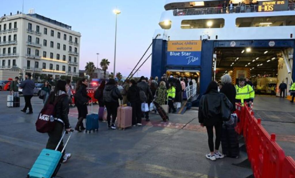 To Πάσχα κερδίζει την κρίση: Κίνηση ρεκόρ σε διόδια και λιμάνια