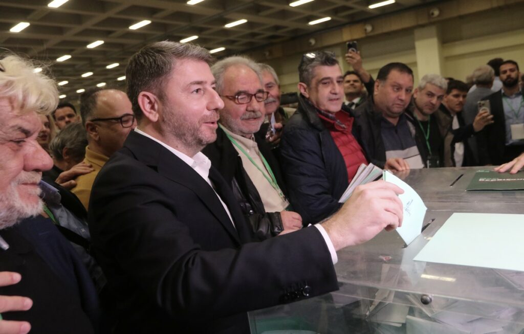 Διεύρυνση ΠΑΣΟΚ: Ποια ονόματα ακούγονται για το τρίτο και πιο καθοριστικό κύμα