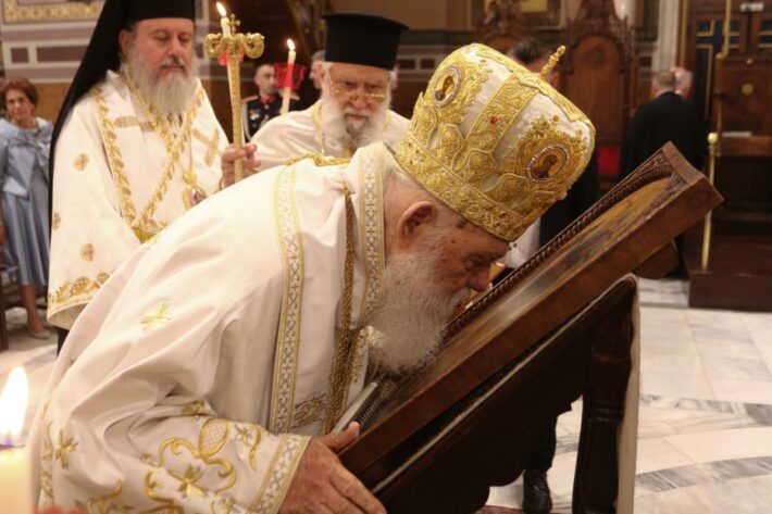 Σε κλίμα κατάνυξης εορτάστηκε η Ανάσταση σε όλη την Ελλάδα