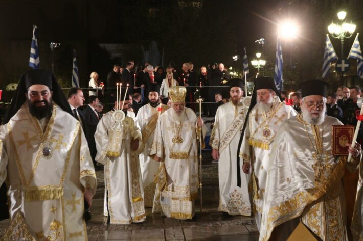 Σε κλίμα κατάνυξης εορτάστηκε η Ανάσταση σε όλη την Ελλάδα