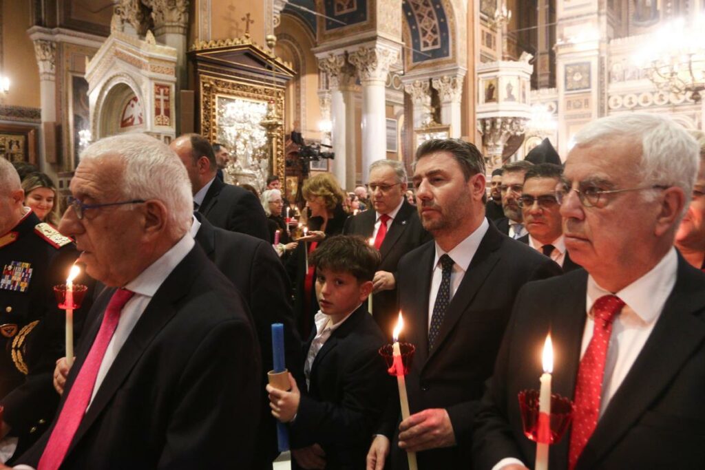 Ο Νίκος Ανδρουλάκης στην Ανάσταση της Μητρόπολης Αθηνών – Μήνυμα με αιχμές για διαφθορά και θεσμούς