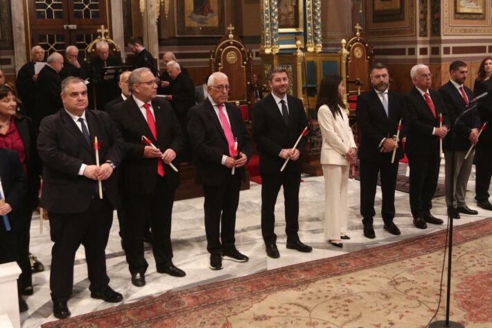 Ο Νίκος Ανδρουλάκης στην Ανάσταση της Μητρόπολης Αθηνών – Μήνυμα με αιχμές για διαφθορά και θεσμούς