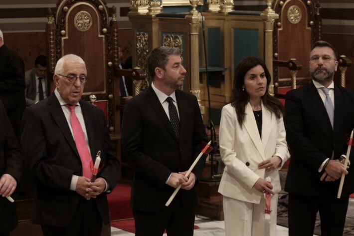 Ο Νίκος Ανδρουλάκης στην Ανάσταση της Μητρόπολης Αθηνών – Μήνυμα με αιχμές για διαφθορά και θεσμούς