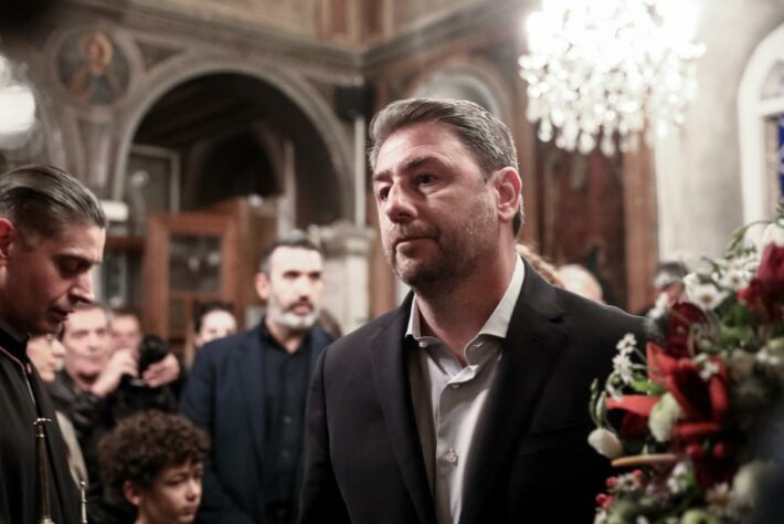 Ο Νίκος Ανδρουλάκης στην Ανάσταση της Μητρόπολης Αθηνών – Μήνυμα με αιχμές για διαφθορά και θεσμούς