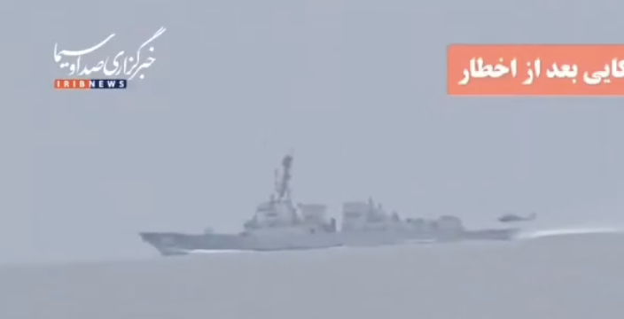 Στενά Ορμούζ: Η στιγμή που ιρανικό σκάφος απειλεί αμερικανικό αντιτορπιλικό