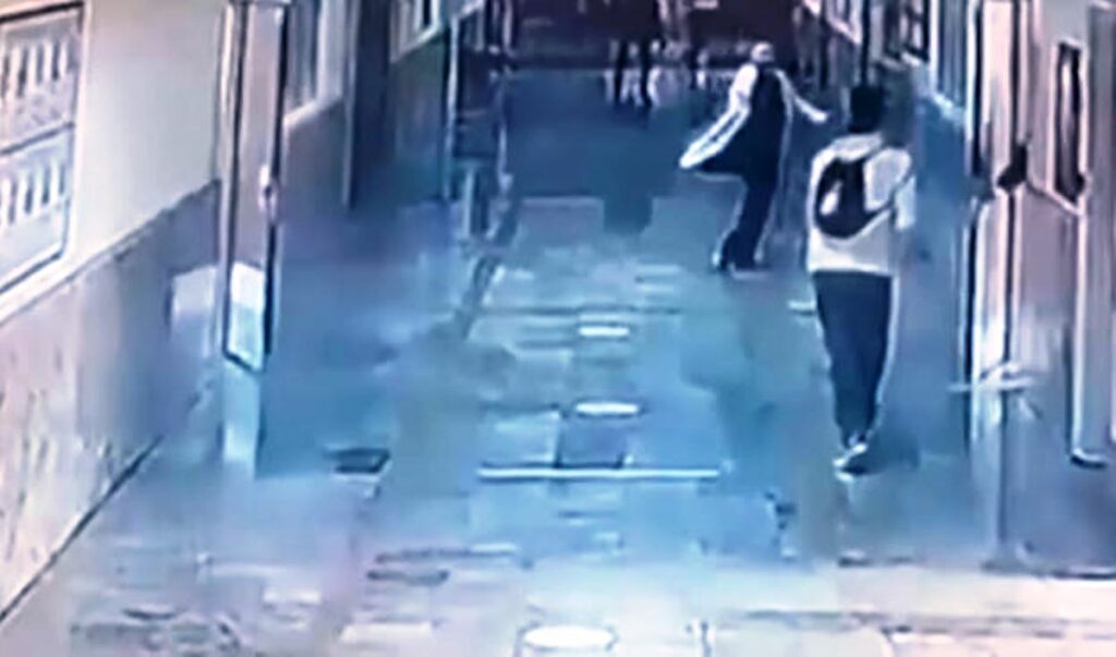 Τουρκία: Βίντεο σοκ από τη στιγμή που 19χρονος ανοίγει πυρ σε λύκειο