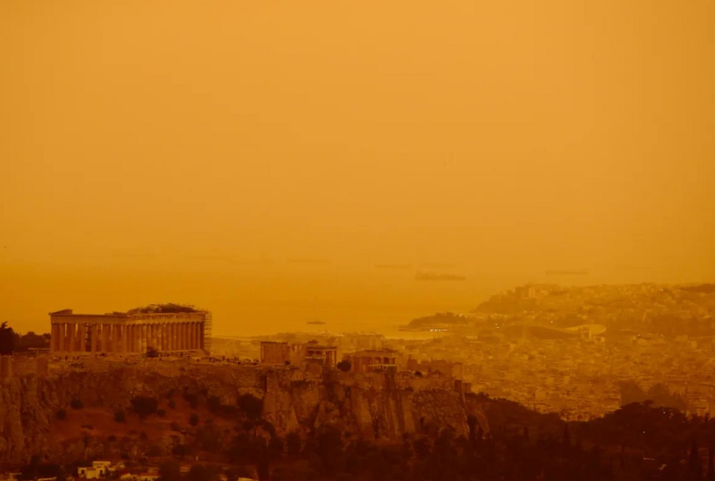 Καιρός: Πορτοκαλί τοπίο με την αφρικανική σκόνη - Που θα βρέξει λάσπη σήμερα