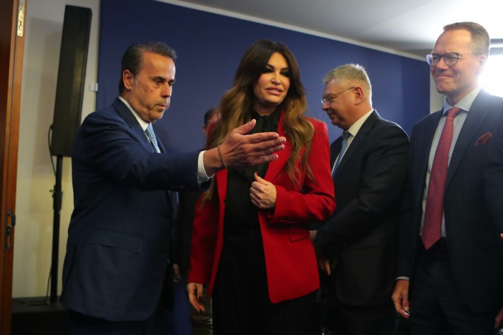 Ιόνιο: Πέφτουν σήμερα οι υπογραφές για τη γεώτρηση που αλλάζει τον ενεργειακό χάρτη - Δείτε LIVE