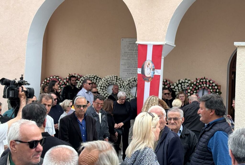 «Δεν υπάρχουν λόγια»: Ράγισαν καρδιές στο τελευταίο αντίο στη Μυρτώ