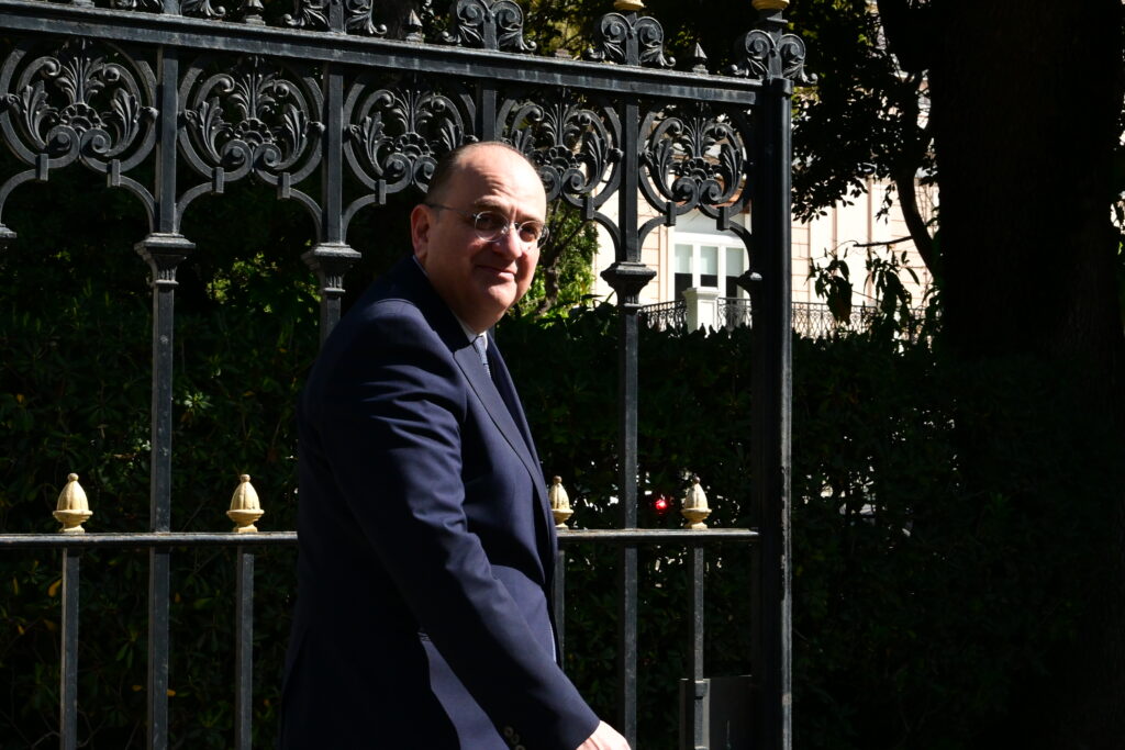 Μακάριος Λαζαρίδης: Ο πραγματικός λόγος παραίτησης... ήταν η Ντόρα Μπακογιάννη