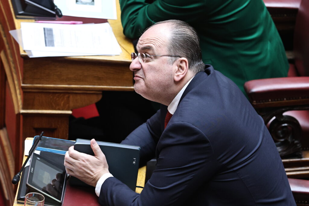 Το παρασκήνιο πίσω από την παραίτηση του Μακάριου Λαζαρίδη