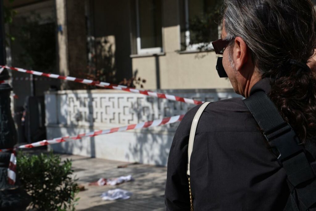 Υπουργείο Τουρισμού: Μυστήριο με τον θάνατο της 51χρονης - Άνοιξε το παράθυρο και έπεσε στο κενό - Περαστικοί αθλητές τής έκαναν ΚΑΡΠΑ