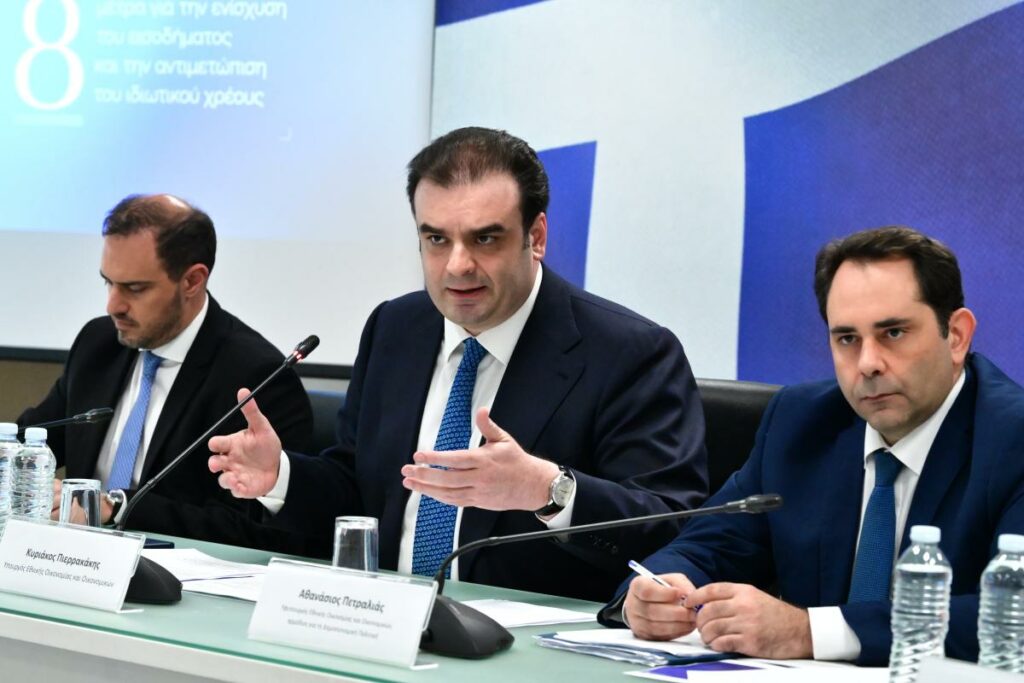 Η εξειδίκευση των νέων μέτρων: Από τα 300 ευρώ στους συνταξιούχους μέχρι τα 150 ευρώ ανά παιδί και τις 72 δόσεις