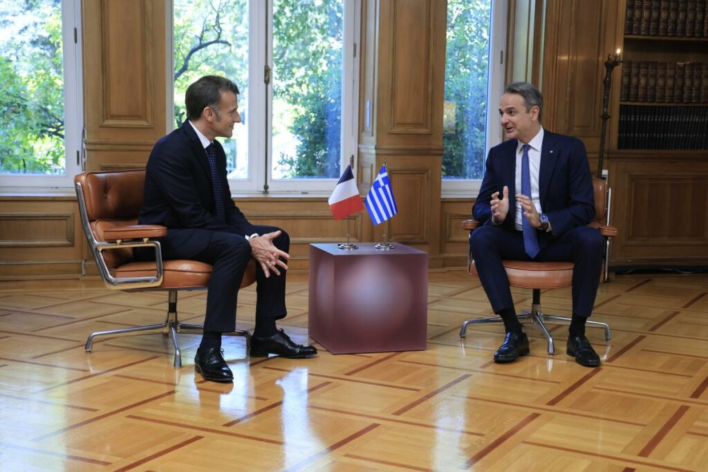 Δείτε live: Στο Μαξίμου Μητσοτάκης και Μακρόν: Ποιες συμφωνίες αλλάζουν τις ισορροπίες στην Ευρώπη;
