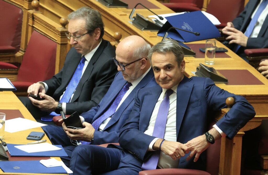 Νέα Δημοκρατία: Πώς ερμηνεύεται η νέα υποχώρηση στη δημοσκόπηση της GPO