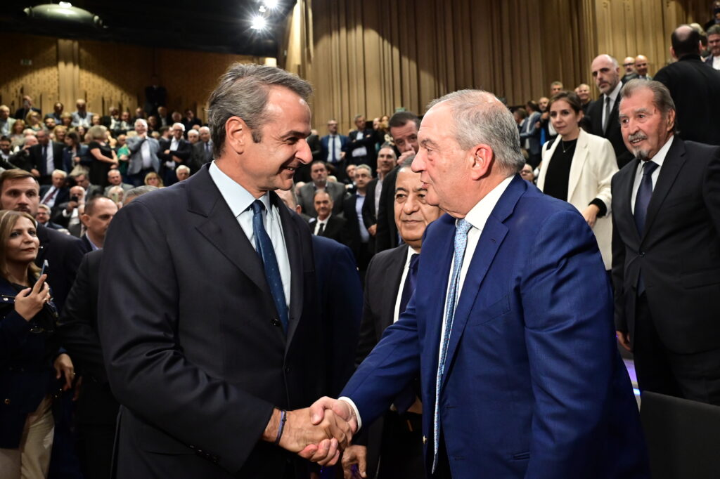 «Off the record»: Κόβει κάθε σχέση με τη ΝΔ του Κυριάκου Μητσοτάκη ο Κώστας Καραμανλής