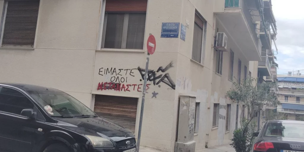Παγκράτι: Πώς έγινε η επίθεση οδηγού μηχανής σε 22χρονη και της έσπασε το πόδι επειδή δεν μπορούσε να περιμένει να παρκάρει