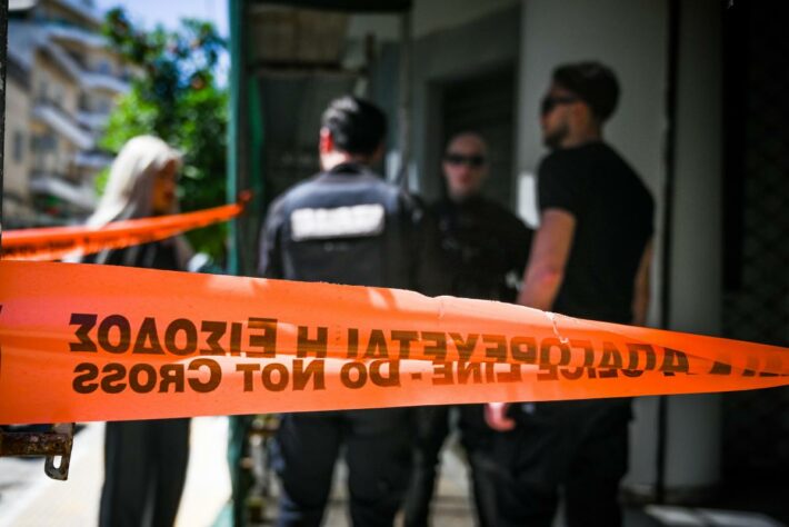 Σοκ με τον 89χρονο: Πυροβολισμοί σε ΕΦΚΑ Κεραμεικού και Εφετείο - Πέντε τραυματίες και άφαντος ο δράστης (Εικόνες)