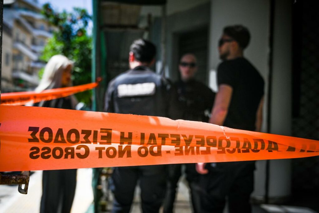 Σοκ με τον 89χρονο: Πυροβολισμοί σε ΕΦΚΑ Κεραμεικού και Εφετείο - Πέντε τραυματίες και άφαντος ο δράστης (Εικόνες)