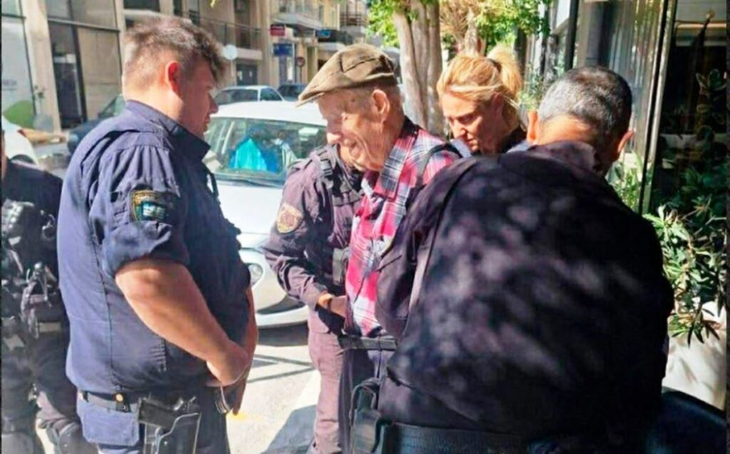 Πώς ο αστυνομικός στην Πάτρα συνέλαβε τον 89χρονο μετά τους πυροβολισμούς σε ΕΦΚΑ και Πρωτοδικείο
