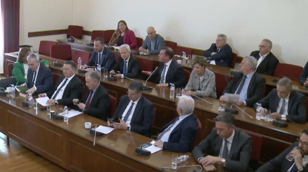 Άγρια σύγκρουση Δουδωνή και Ζωής: «Δεν δέχομαι μομφή» και φωνές για τη συμφωνία με την πρόταση Κακλαμάνη