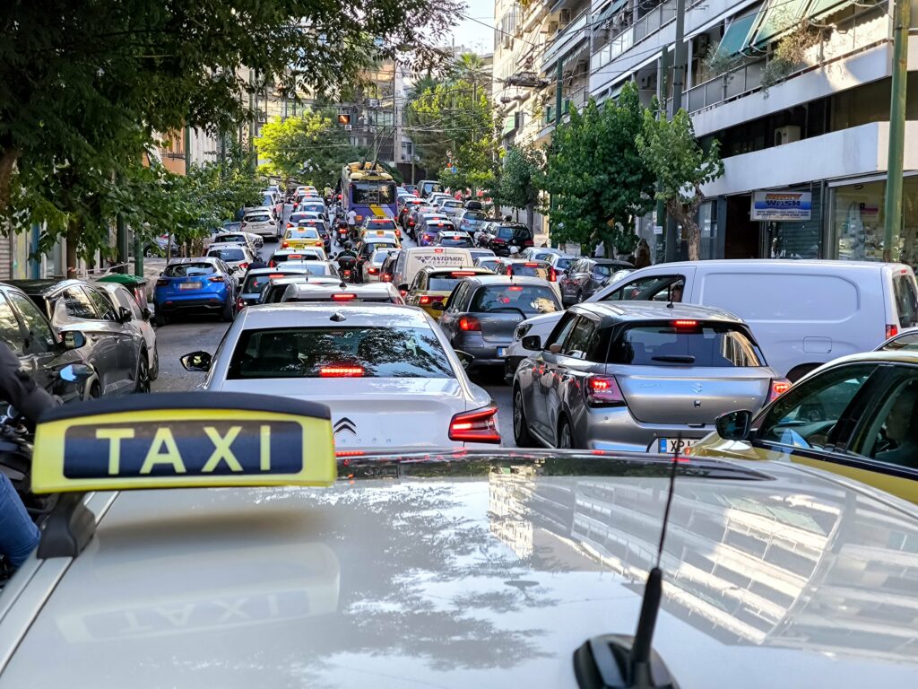 Μαζική η έξοδος για το τριήμερο της Πρωτομαγιάς - Κυκλοφοριακό «κομφούζιο» σε όλη την Αθήνα