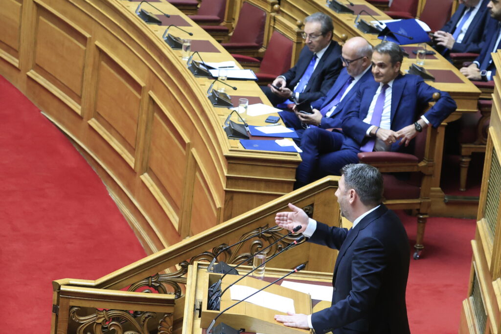 «Off the record»: Πρόβα συγκυβέρνησης ΝΔ-ΠΑΣΟΚ στη Διάσκεψη των Προέδρων στη Βουλή;