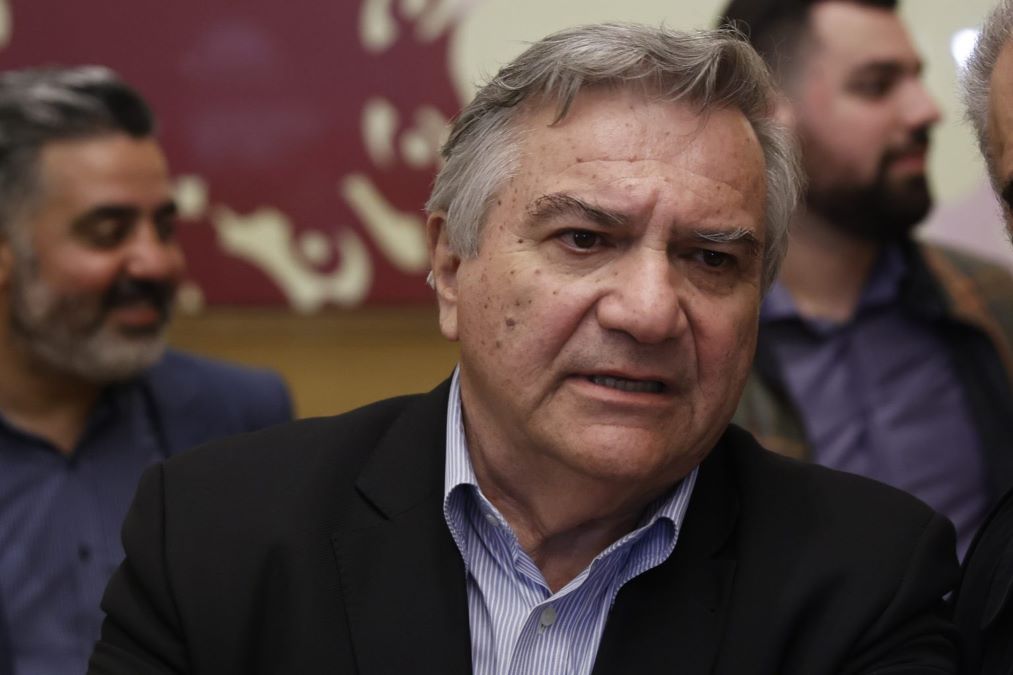 Χάρης Καστανίδης: Αποχώρησε από το ΠΑΣΟΚ και... έφυγε για Τσίπρα
