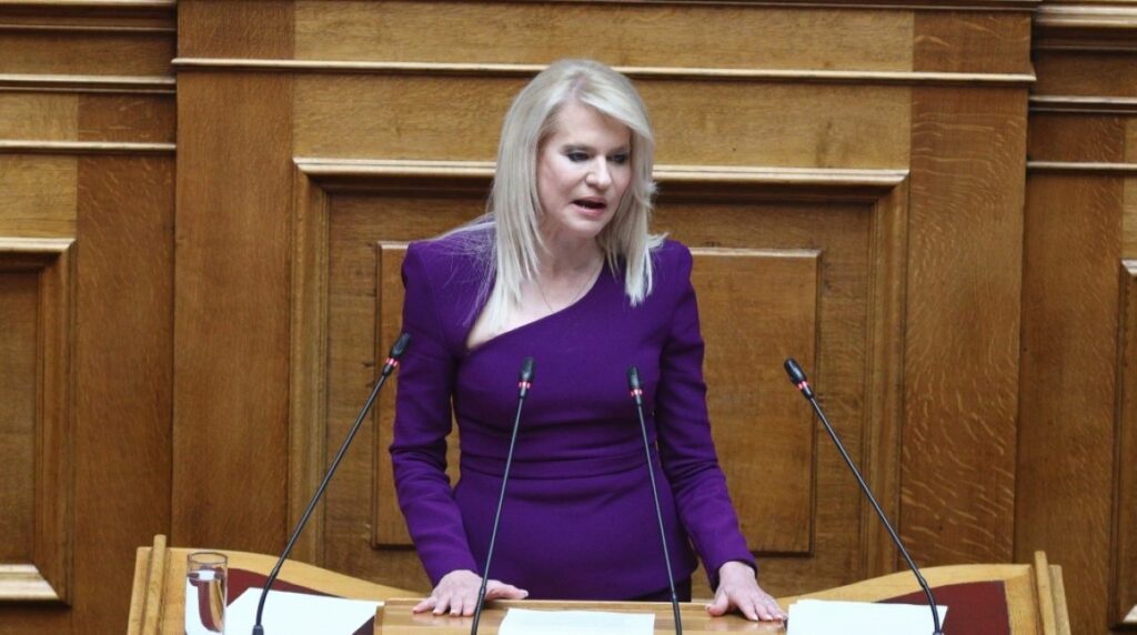 «Χαλάει» η μεταγραφή της Θεοδώρας Τζάκρη στο ΠΑΣΟΚ