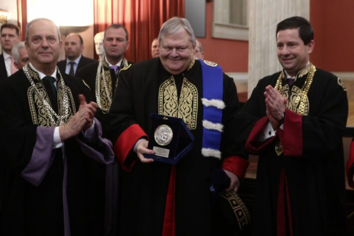 Ο Βενιζέλος που ενώνει και... δείχνει το μέλλον