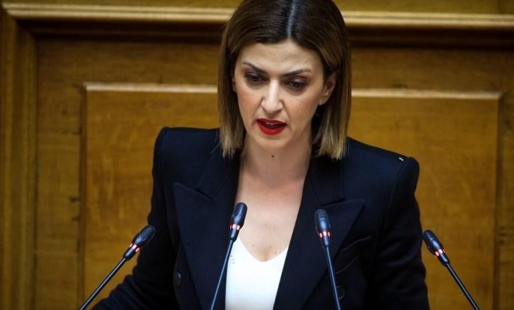H Αγαπηδάκη.... τα βάζει με τον τόπο της - «Η οπλοκατοχή δεν είναι παράδοση»