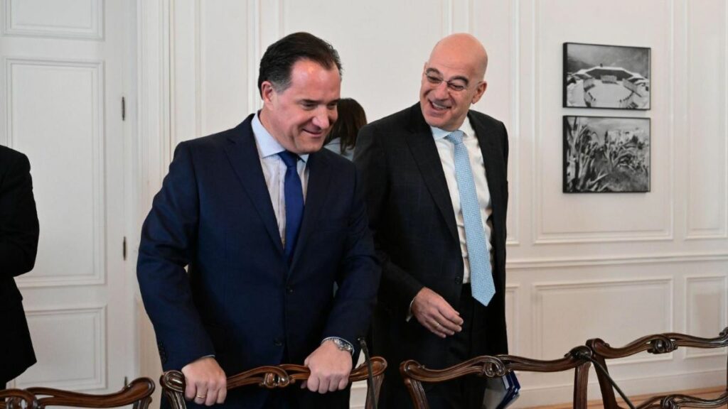Δένδιας vs Γεωργιάδης και στη μέση ο ισορροπιστής Μητσοτάκης
