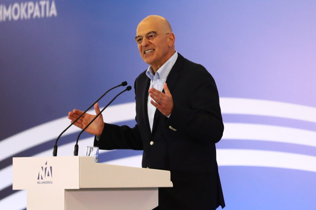 Τα «διεθνή ύδατα» της Λευκάδας και το θολό αφήγημα Δένδια - Όταν η κρατική διαχείριση γίνεται meme