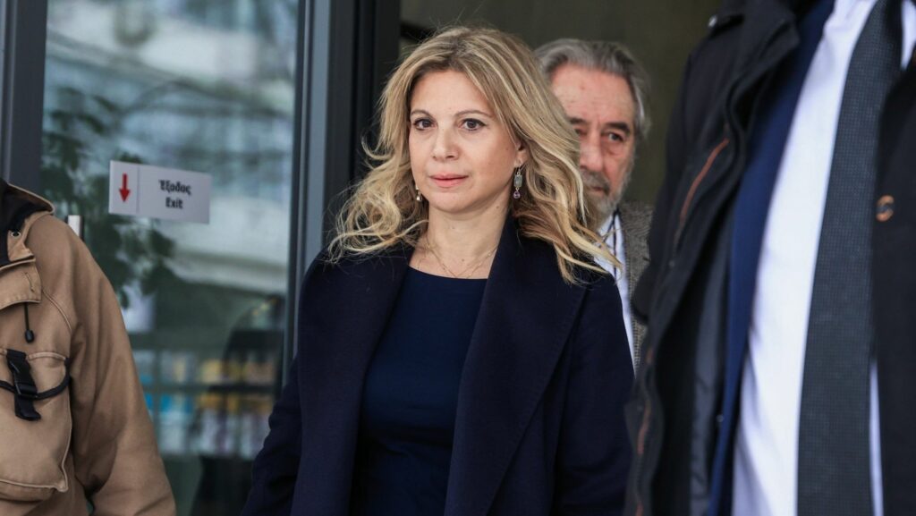 Ο τελευταίος να κλείσει την πόρτα: Δύο νέες αποχωρήσεις στο κόμμα της Καρυστιανού Ο τελευταίος να κλείσει την πόρτα: Δύο νέες αποχωρήσεις στο κόμμα της Καρυστιανού