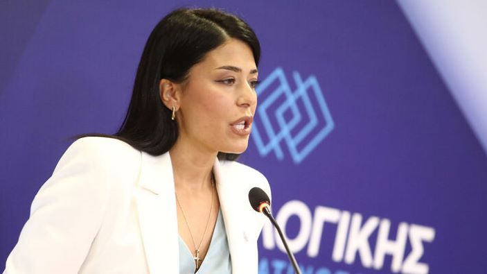 Η Λατινοπούλου τα έβαλε με αυτούς που δεν τα έβαλε κανείς Η Λατινοπούλου τα έβαλε με αυτούς που δεν τα έβαλε κανείς