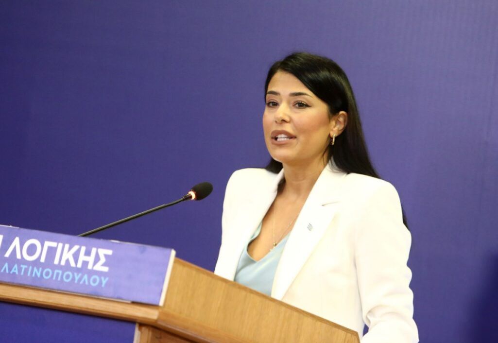 Τον πέταξε εκτός κόμματος: Πήρε ανάποδες η Λατινοπούλου