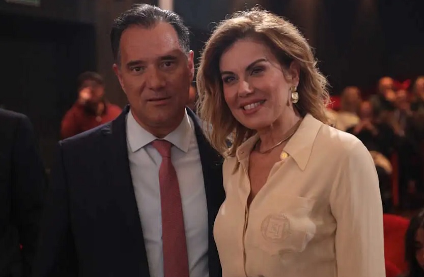 Στα χαρακώματα ο Άδωνις για χάρη της Μανωλίδου
