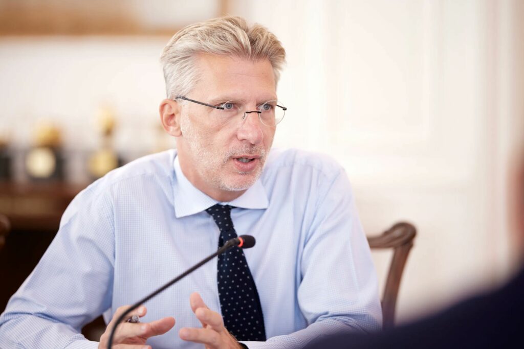 Το κεφάλι κάτω με τις πυρκαγιές: Βουλευτής της ΝΔ άδειασε τον Άκη Σκέρτσο